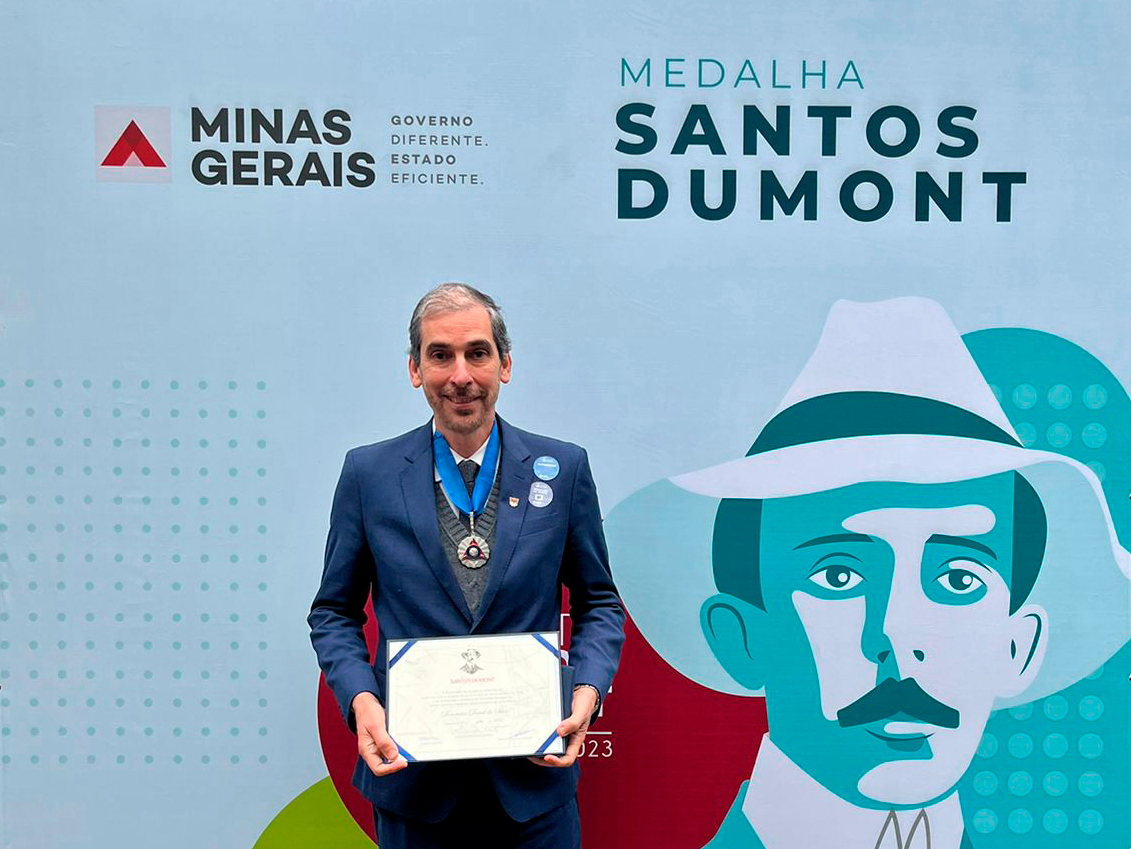 Reitor da UFV é condecorado com Medalha do Mérito Santos Dumont