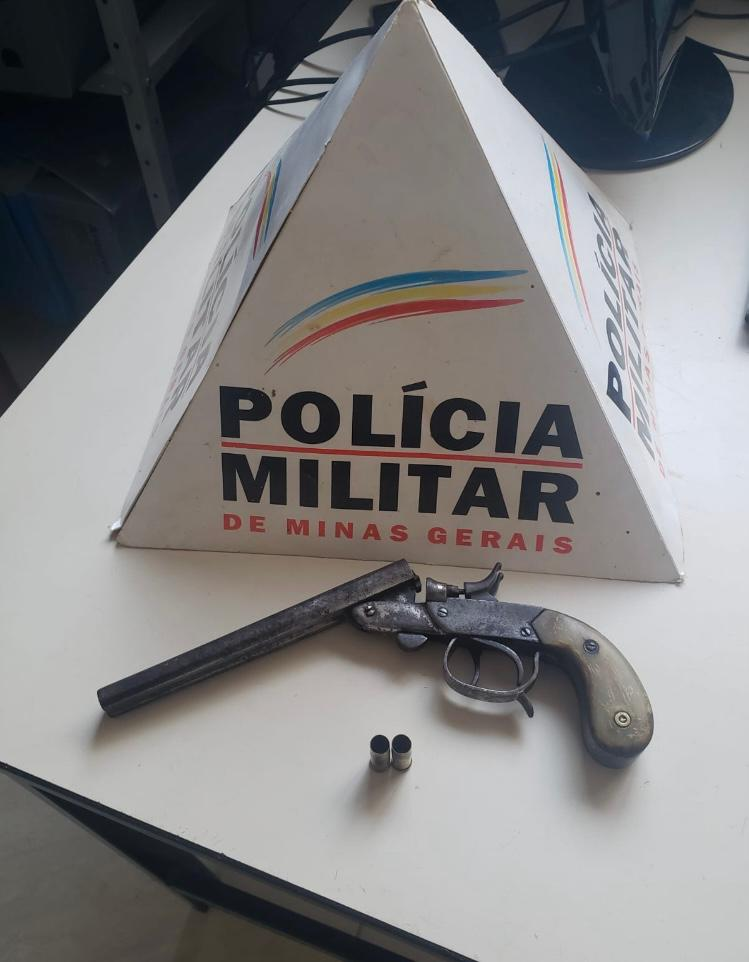 Homem é preso por porte ilegal de arma de fogo em Teixeiras