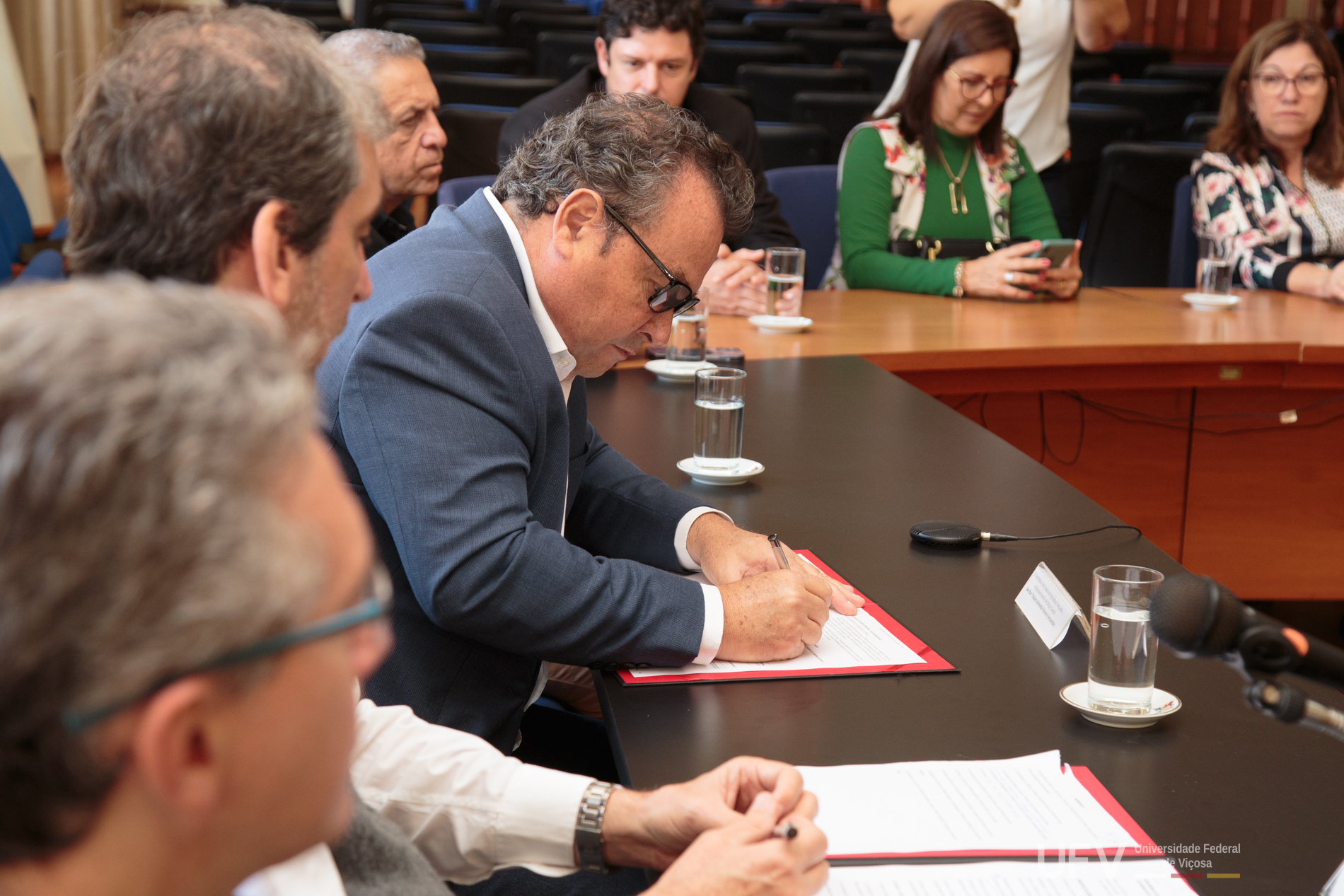 UFV e Seapa assinam acordo para criação do Núcleo de Pesquisa, Desenvolvimento e Inovação de Produtos Apícolas