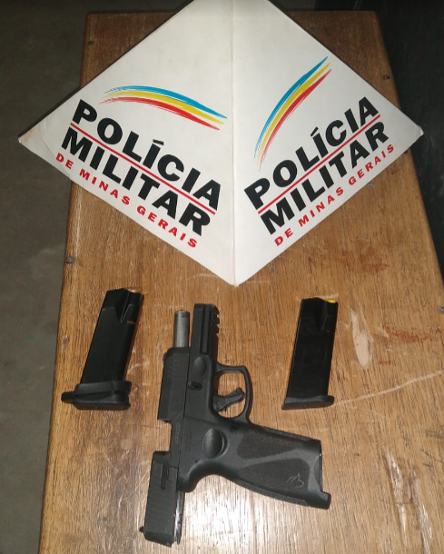 PM prende homem com arma carregada em abordagem veicular