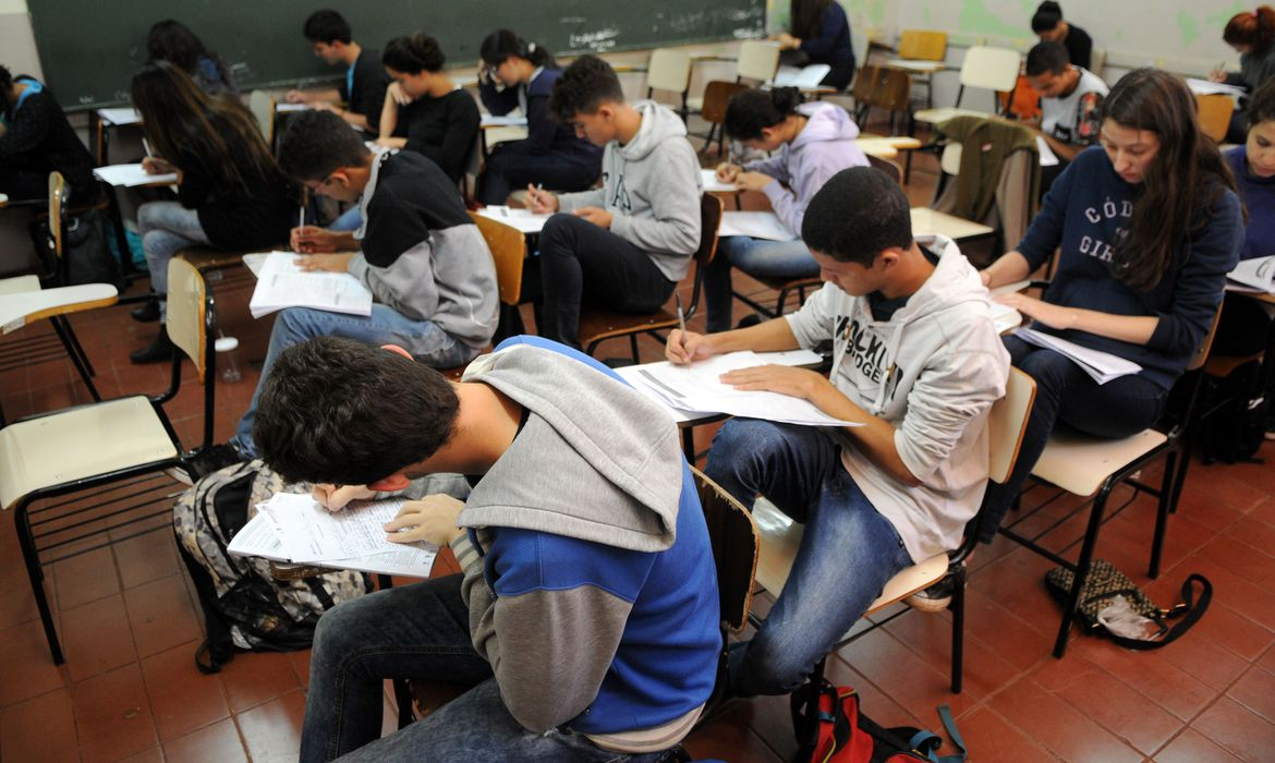 Consulta pública sobre novo ensino médio termina hoje (6)