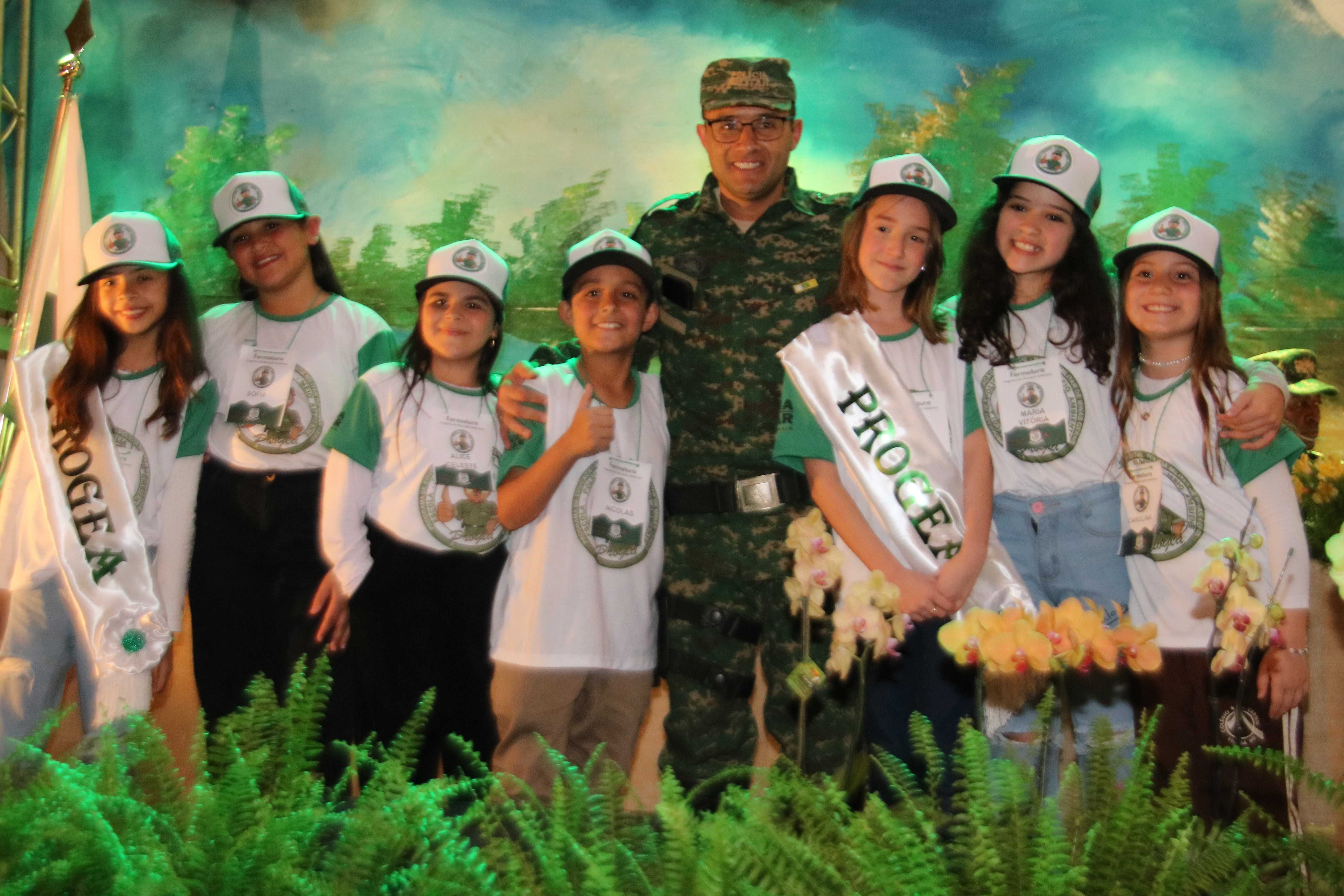 Alunos de duas escolas de Viçosa são certificados em programa ambiental