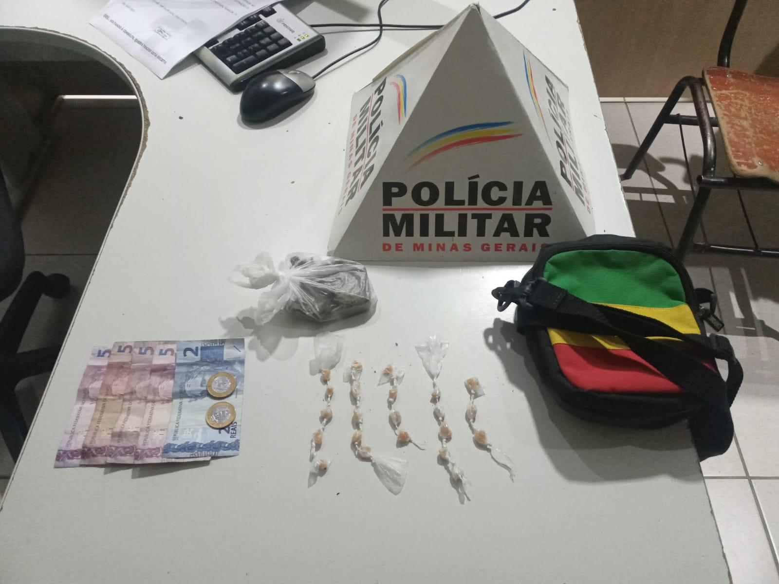 Homem tenta fugir mas é preso suspeito de traficar drogas