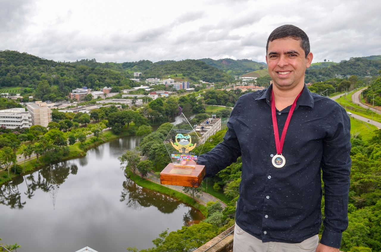 Autor viçosense receberá premiação em São Paulo