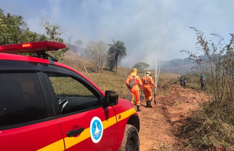 Bombeiros combatem incêndios em Viçosa e região