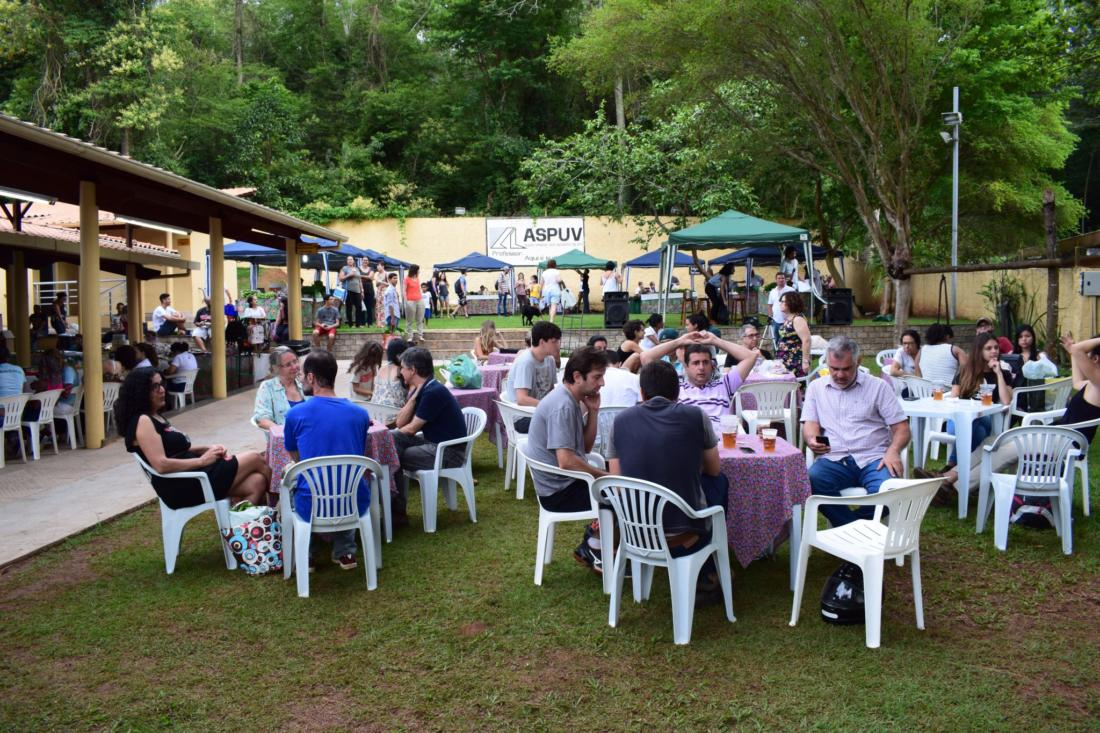 Quintal Solidário de hoje (30) tem troca de livros e contação de histórias