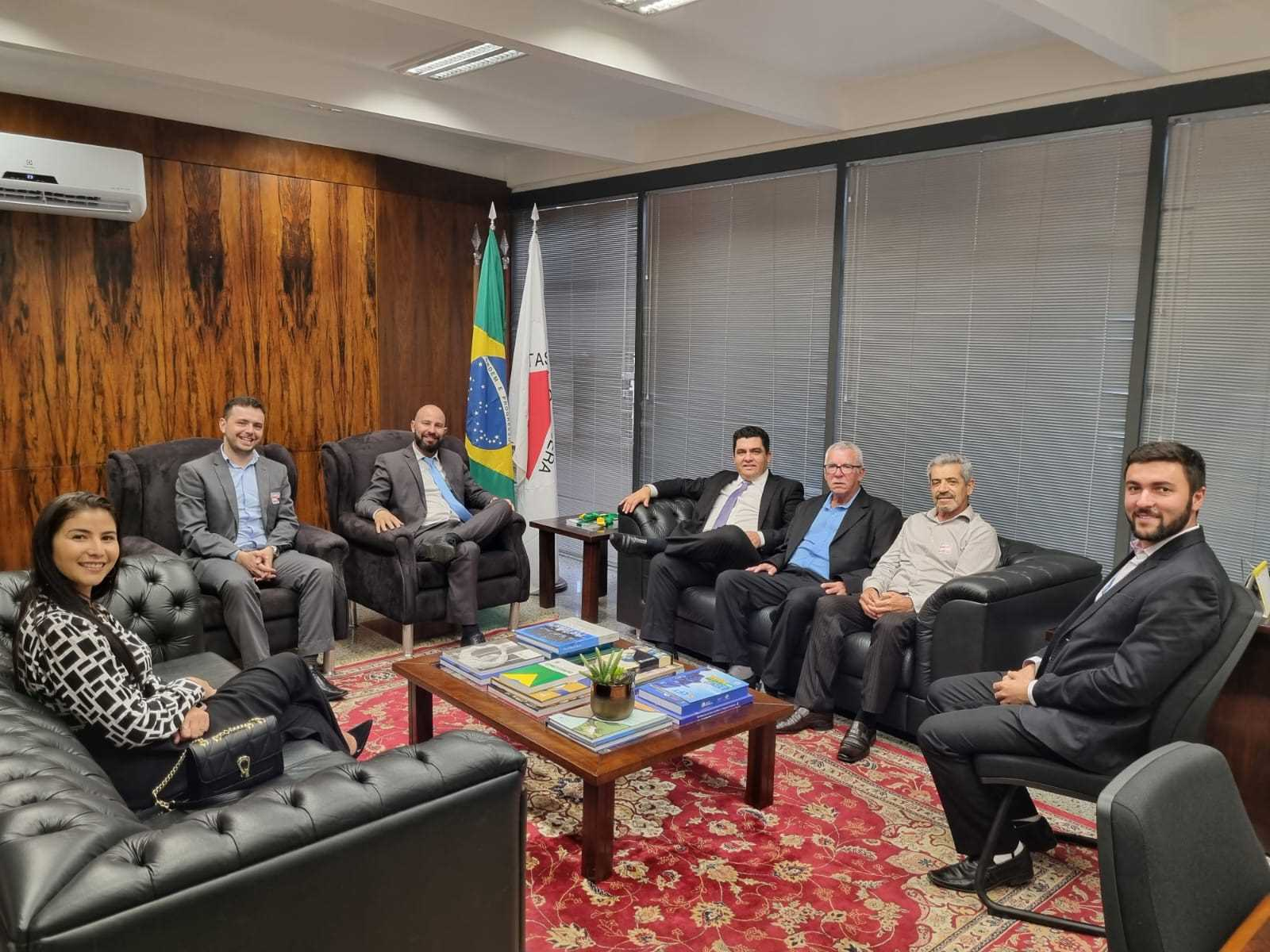 Prefeito de Viçosa busca recursos em Brasília