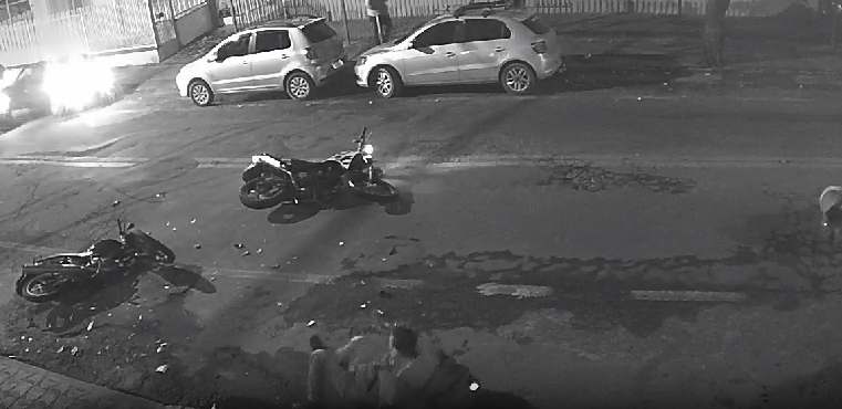 VÍDEO: colisão entre motos deixa dois feridos em Viçosa