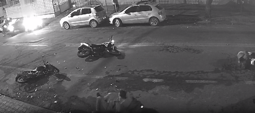 VÍDEO: colisão entre motos deixa dois feridos em Viçosa