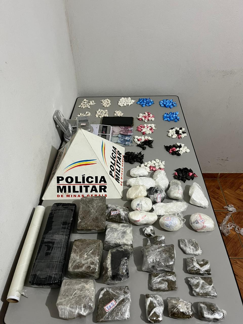 Região: denúncia de som alto resulta em apreensão de centenas de drogas