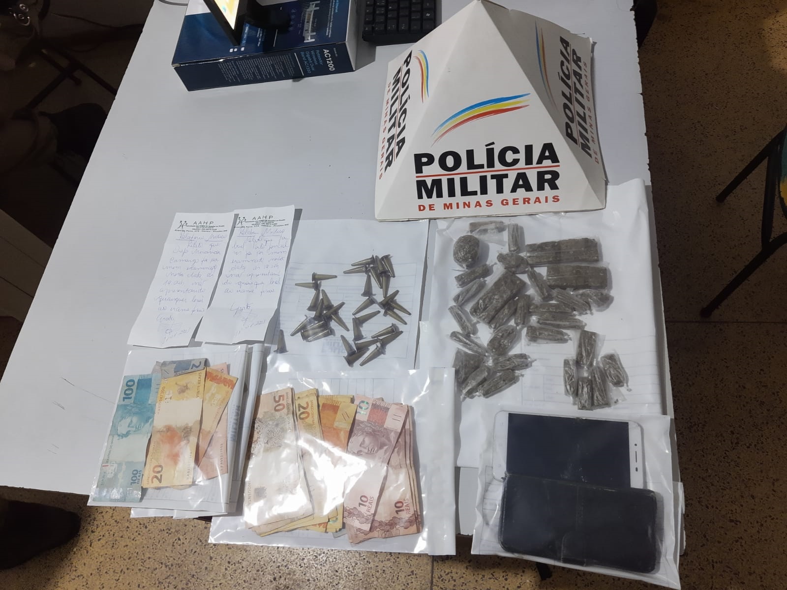 Piraúba: PM desmonta esquema de tráfico de drogas