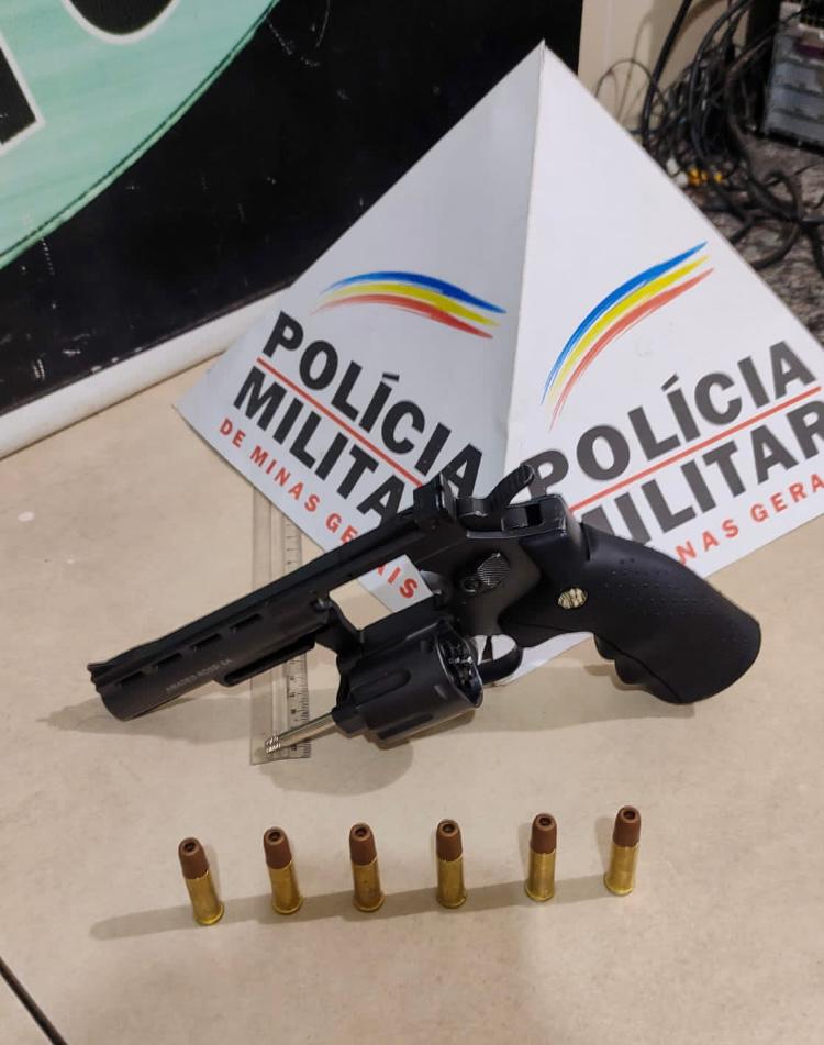 Viçosa: Homem é detido bêbado e com simulacro de arma de fogo