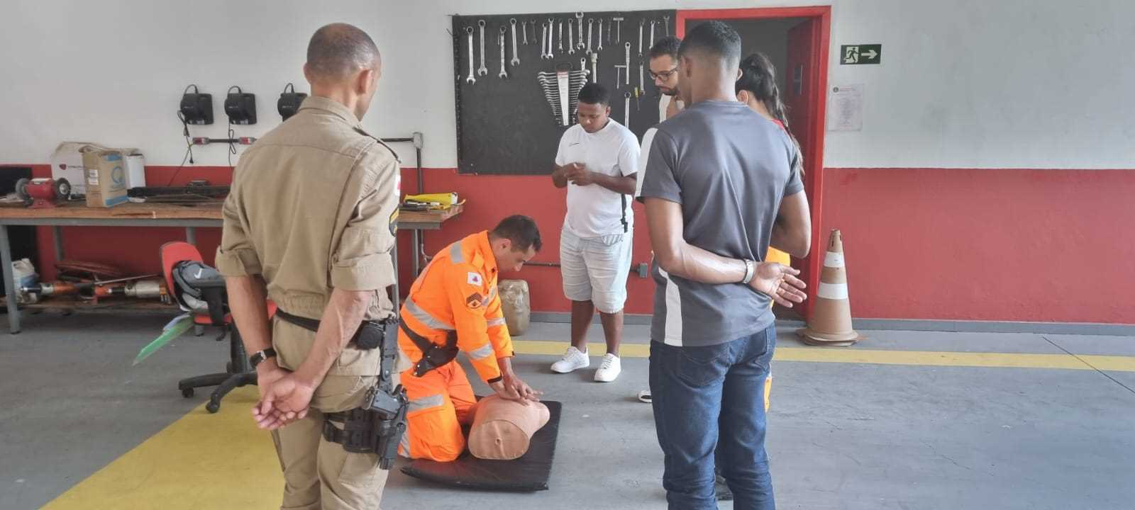 Diretoria de Trânsito promove curso de primeiros socorros e direção defensiva