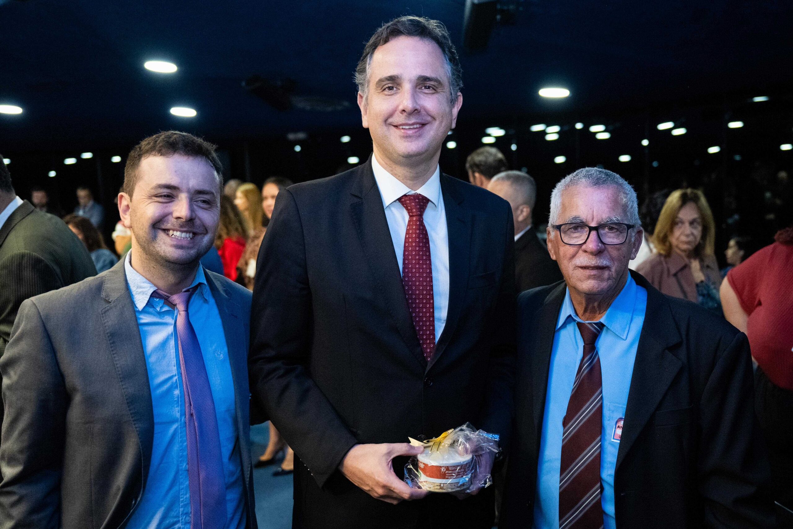 Prefeito de Viçosa marca presença em Brasília em busca de recursos