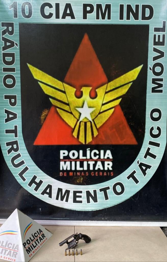 Mulher é presa por posse ilegal de arma de fogo em Viçosa
