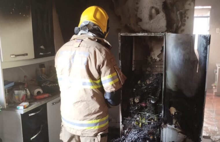 Curto-circuito causa incêndio em apartamento de Viçosa