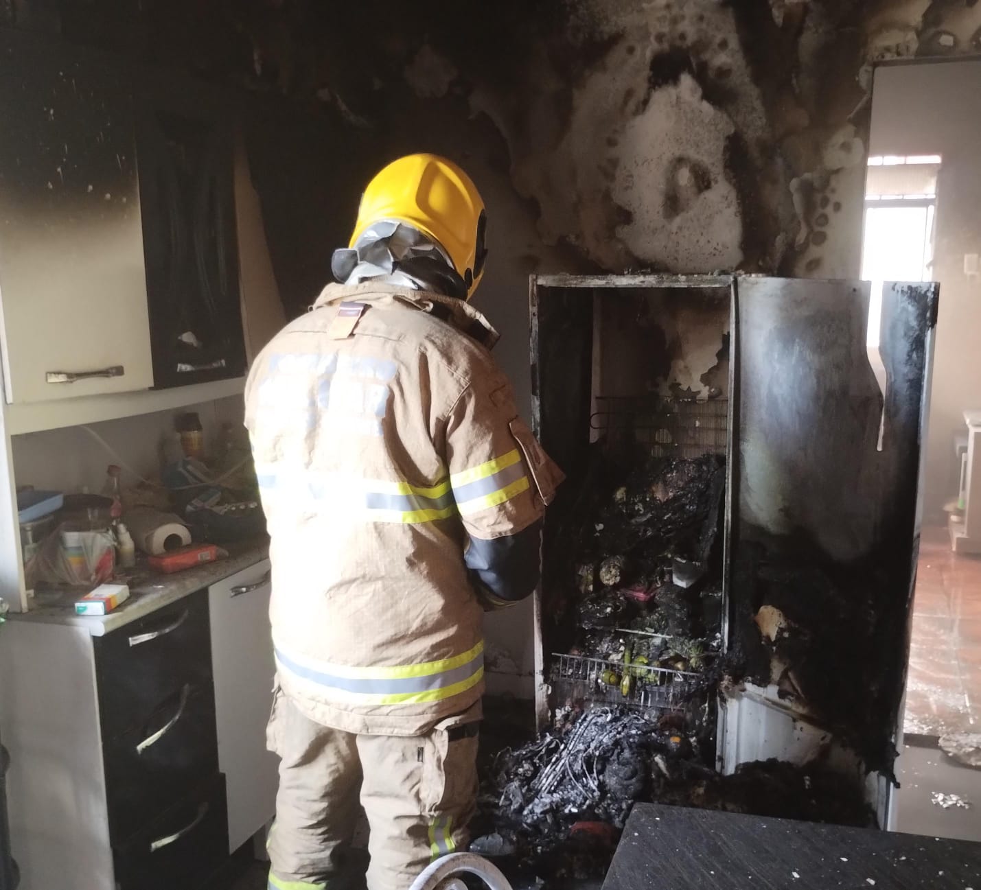 Curto-circuito causa incêndio em apartamento de Viçosa