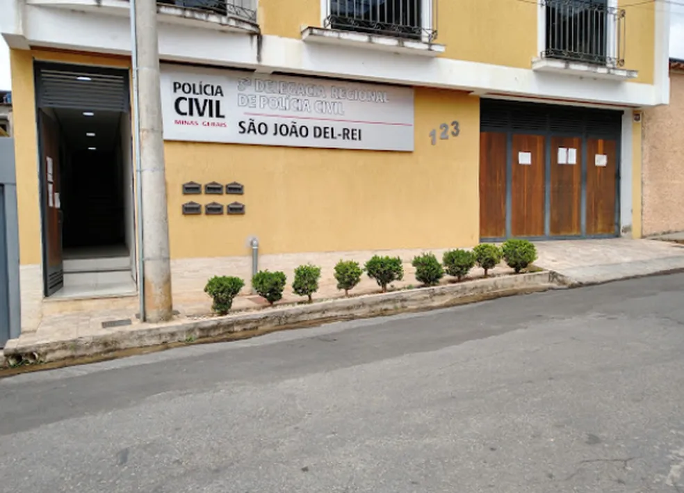 Homem é preso por perseguir, ameaçar e ligar quase 60 vezes para ex-namorada em MG