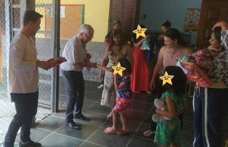 Prefeito de Viçosa participa de entrega de brinquedos promovida pela Embaixada do Flamengo