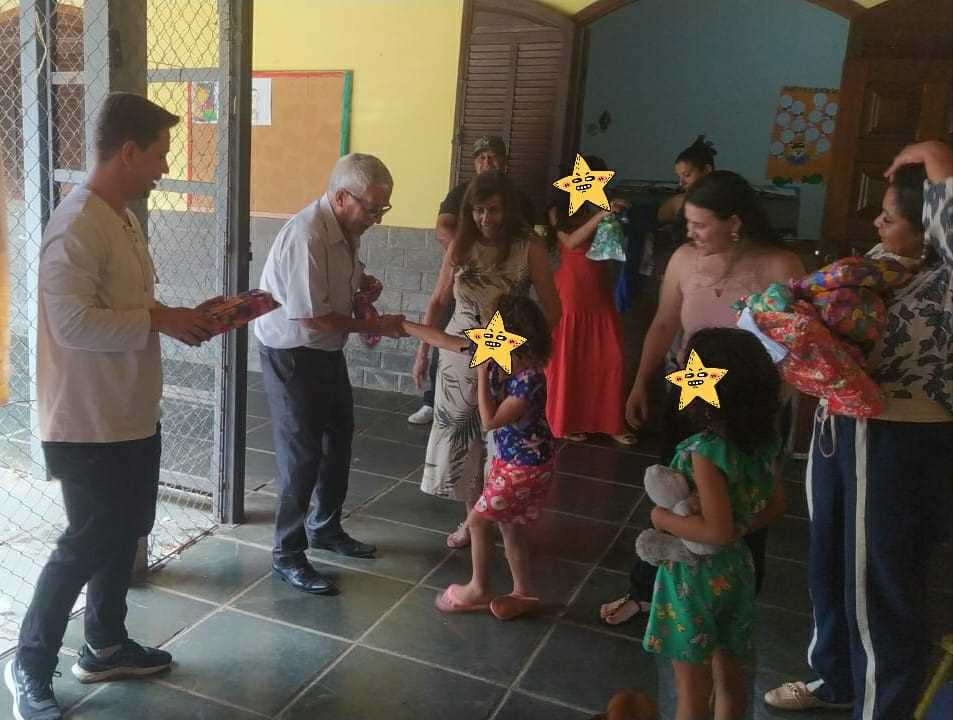 Prefeito de Viçosa participa de entrega de brinquedos promovida pela Embaixada do Flamengo