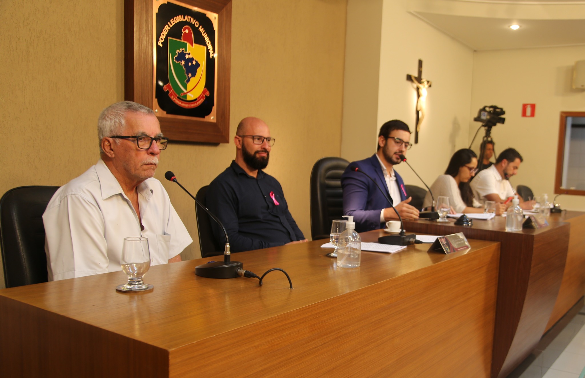 Viçosa: Prefeito e Secretário de Agropecuária prestam esclarecimentos na Câmara