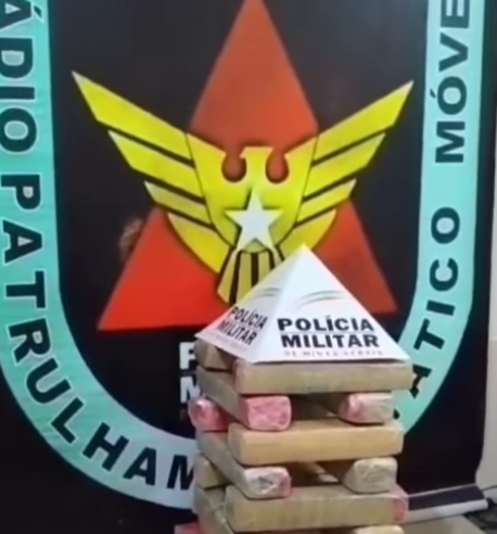 PM apreende 20 barras de maconha em Viçosa