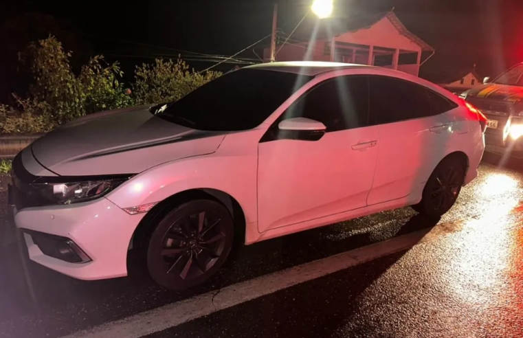 Carro roubado por bandidos no RJ é apreendido em cerco policial em MG