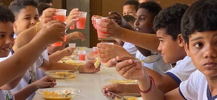 Estrogonofe é eleita refeição predileta da merenda por estudantes da rede estadual