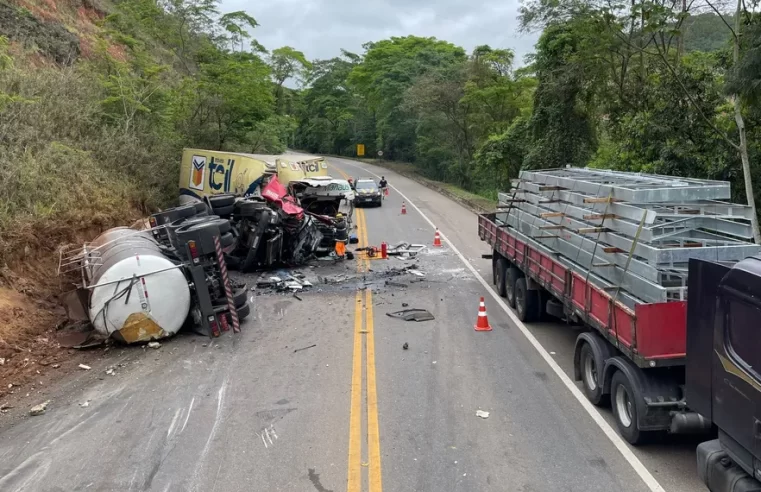 Muriaé: Colisão entre carreta bitrem e caminhão na BR-116 deixa um morto