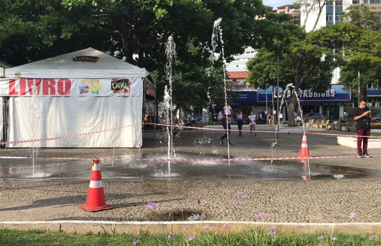 Viçosa: Prefeitura inicia testes para a reativação da fonte luminosa na praça Silviano Brandão