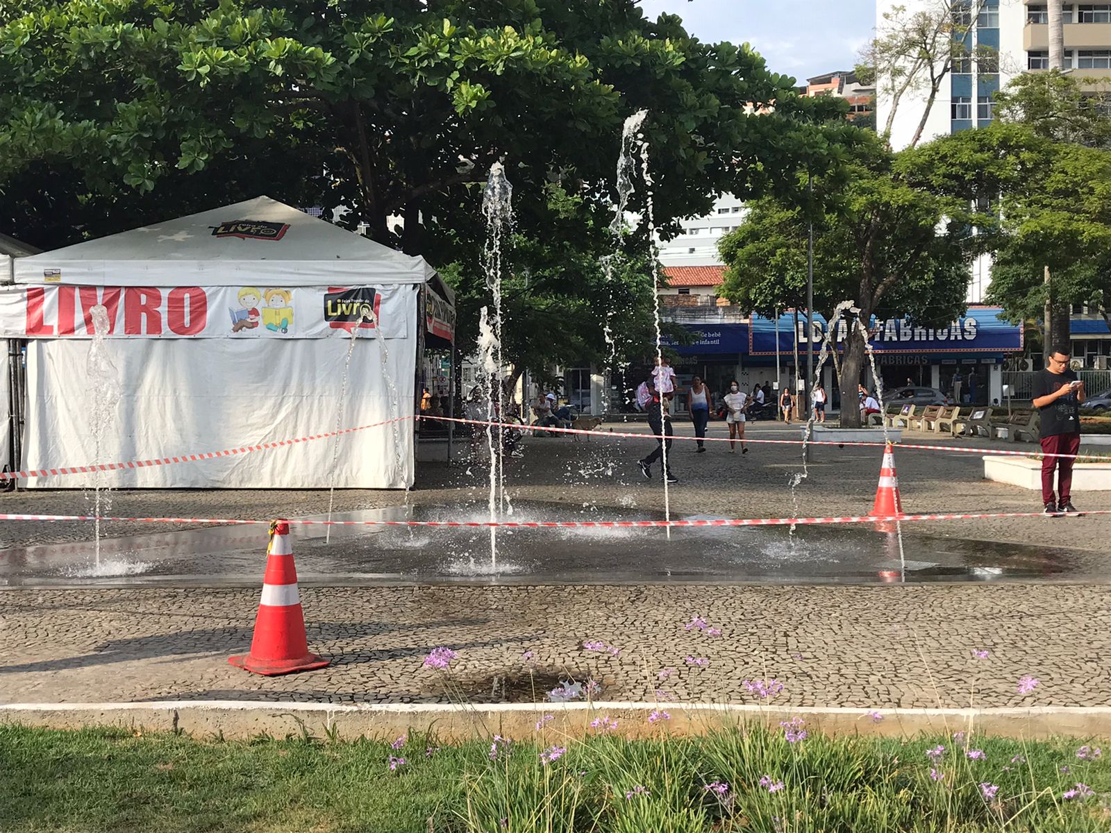 Viçosa: Prefeitura inicia testes para a reativação da fonte luminosa na praça Silviano Brandão