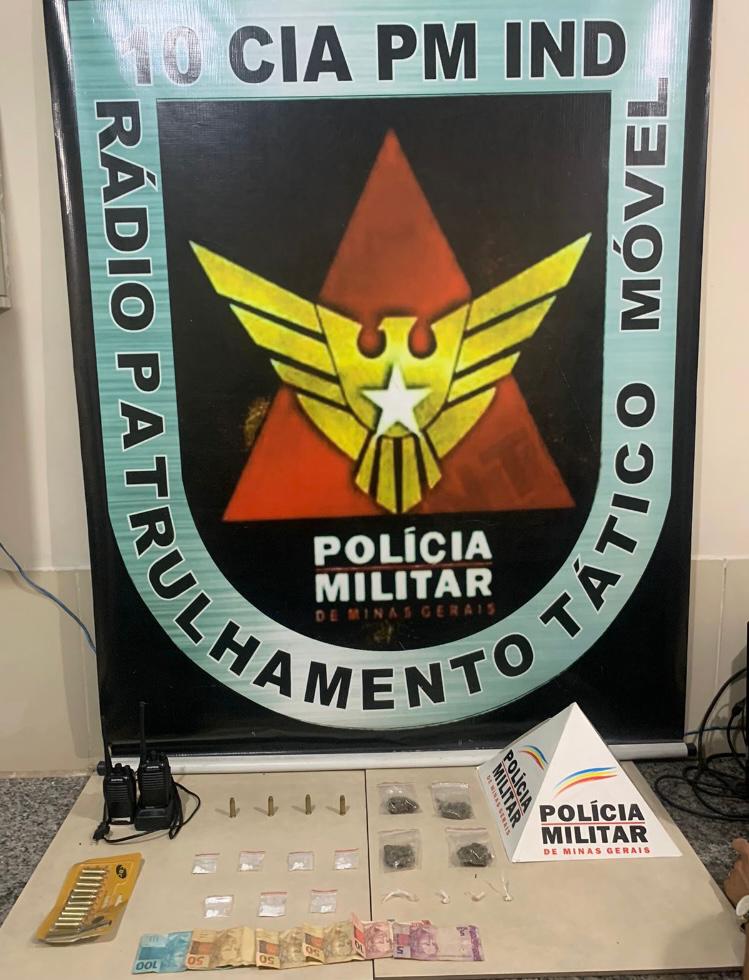Stream do tráfico: Homem é preso após exibir armas e drogas em live
