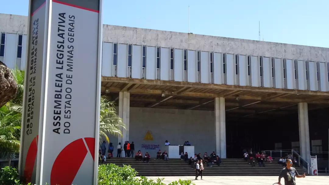 Governo envia proposta à ALMG para garantir licença saúde a servidores da Lei 100