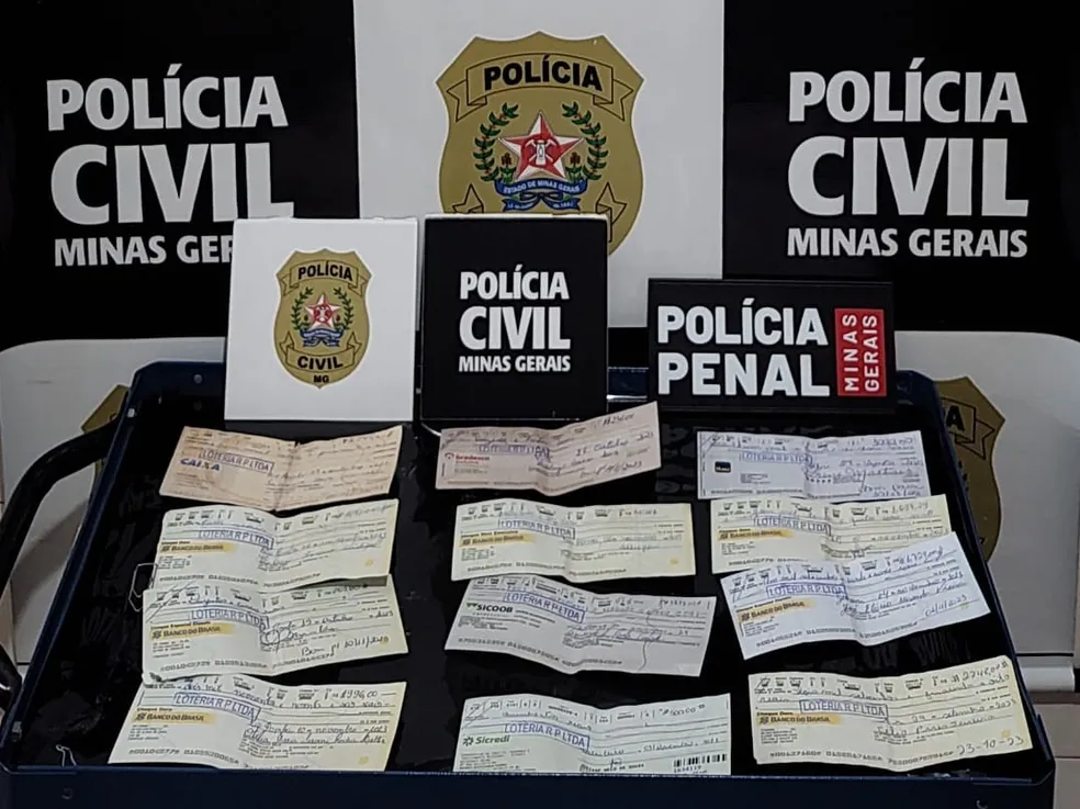 Região: Polícia encontra parte do dinheiro roubado de lotérica em Vaso Sanitário