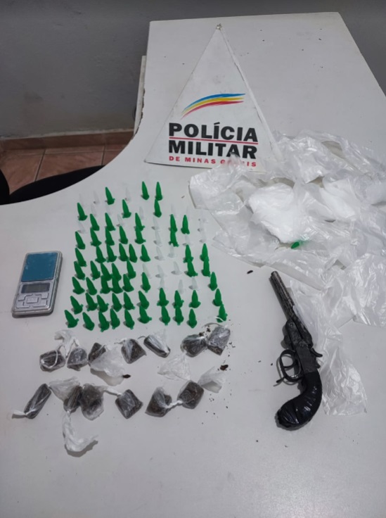 Jovem de 19 anos preso com arma de fogo e drogas