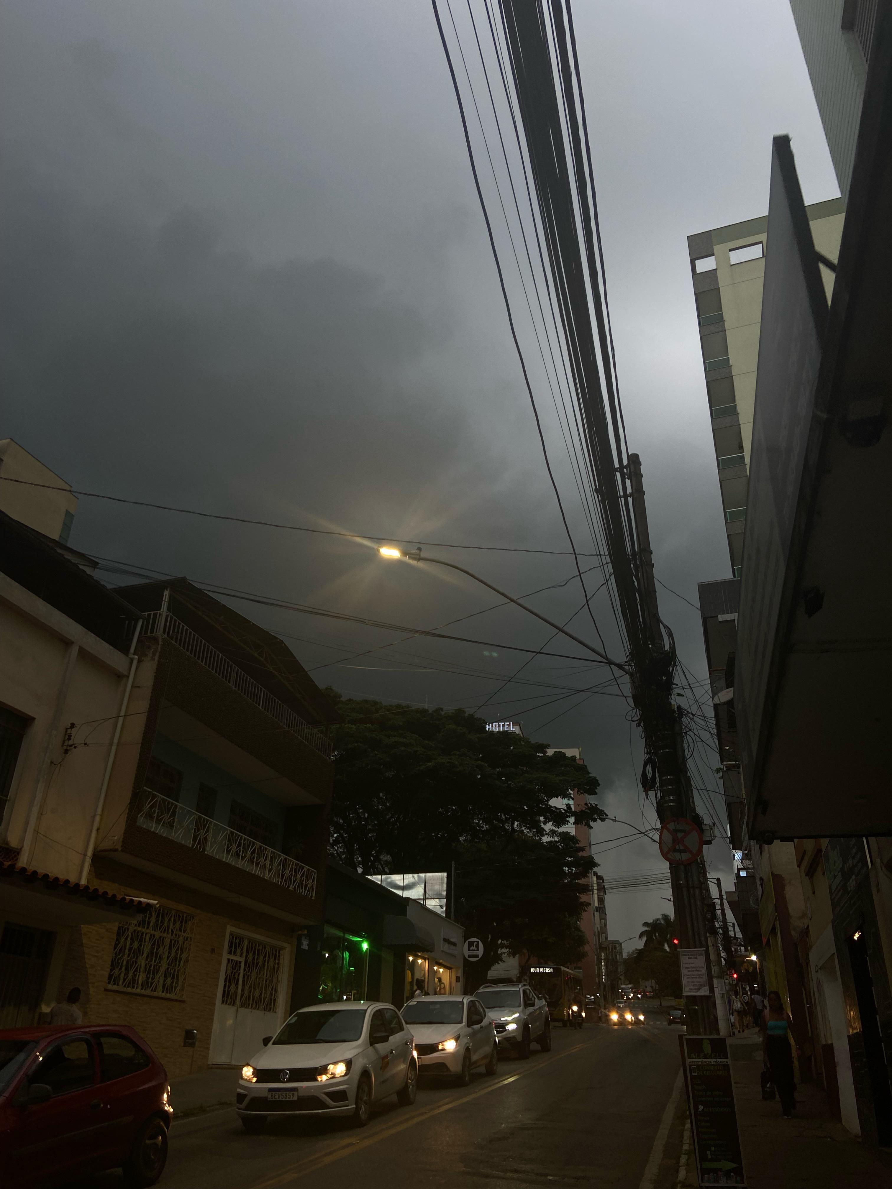 INMET emite alerta amarelo de chuvas para região