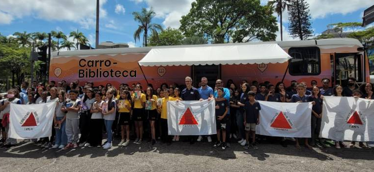 Governo de Minas inaugura o novo Carro-Biblioteca, projeto que circula entre bairros e cidades