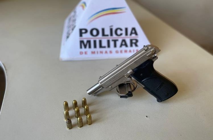 PM de Ervália apreende arma em lote no Morro do Olavo