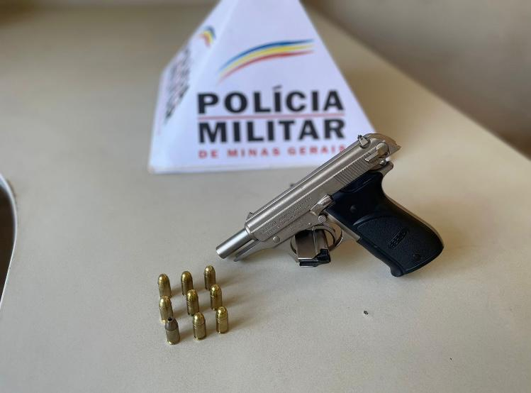 PM de Ervália apreende arma em lote no Morro do Olavo
