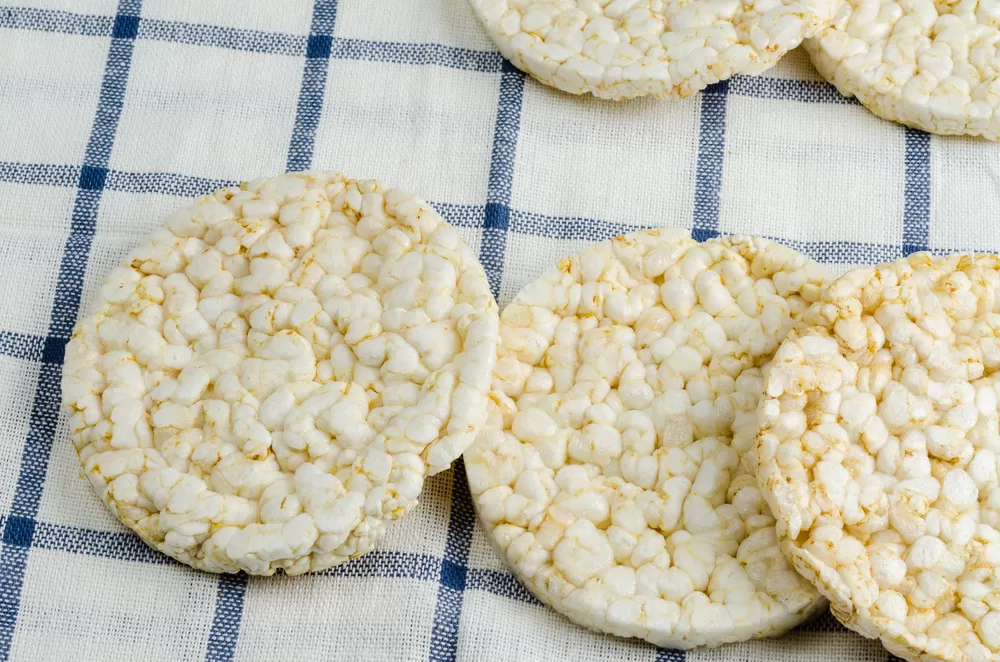 Região: empresa é condenada a pagar R$10 mil por larvas em biscoito de arroz