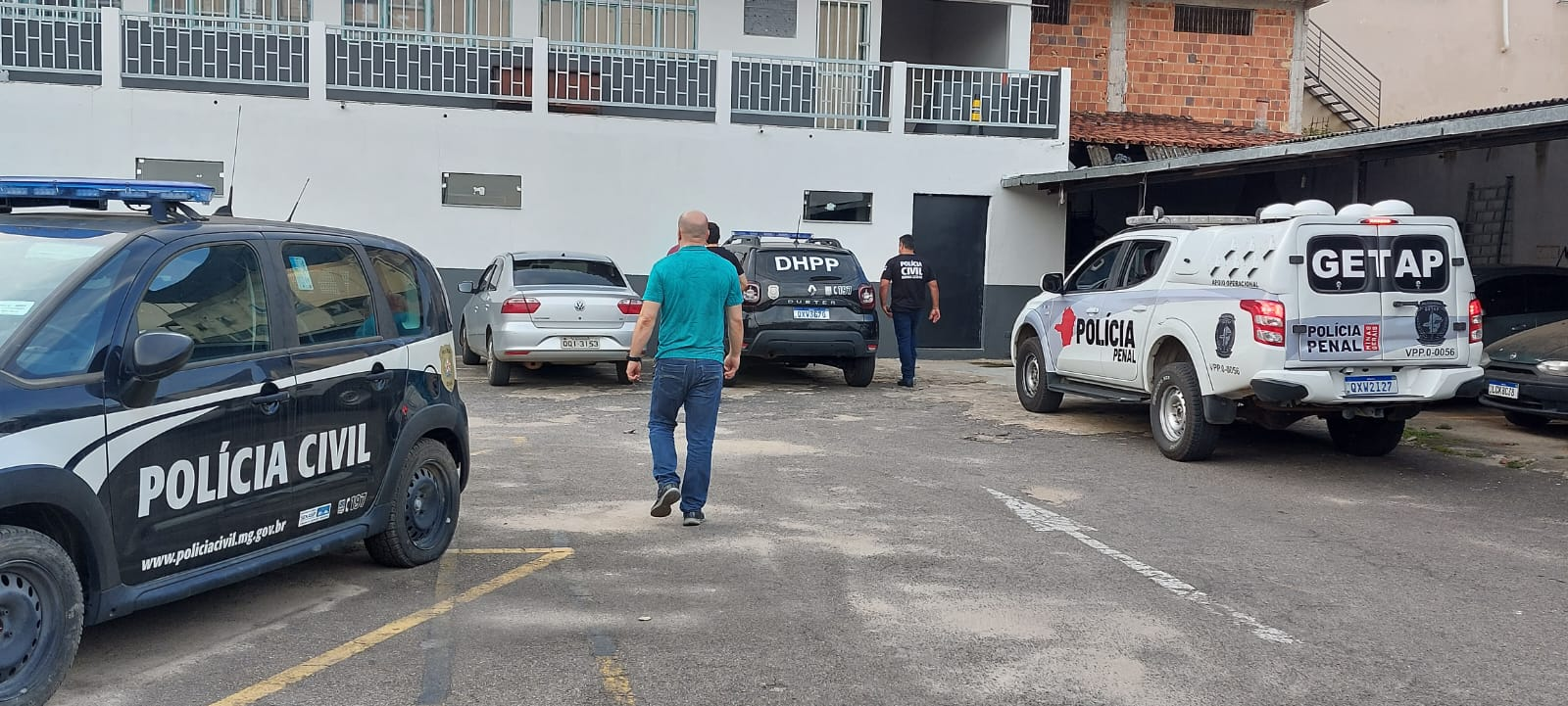 Policial Penal é preso por facilitar entrada de celulares em presídio de Muriaé
