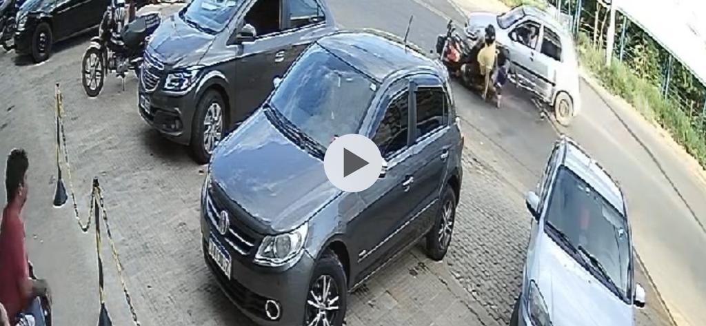 Vídeo: Colisão entre moto e carro na Castello Branco deixa duas pessoas feridas