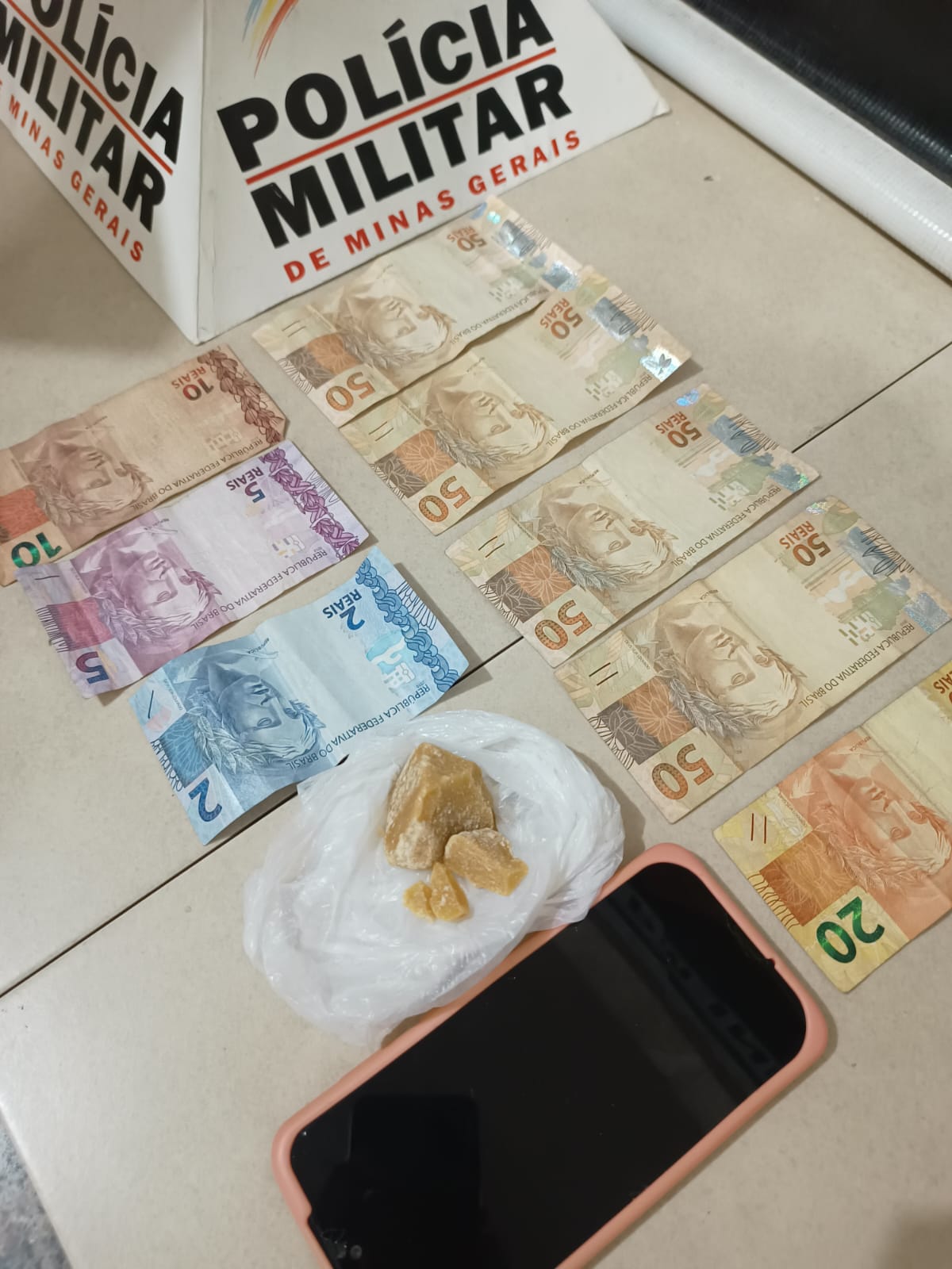 Homem é preso por tráfico de drogas no centro de Viçosa