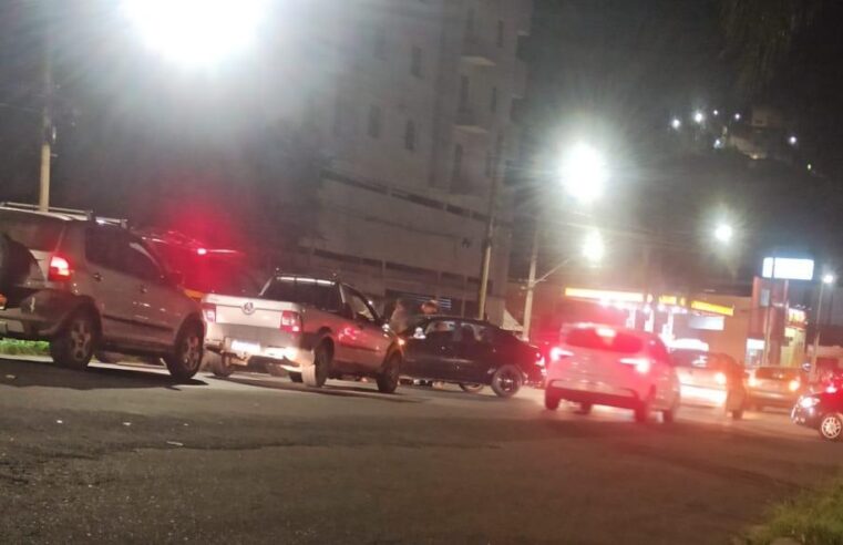 Viçosa: Colisão entre moto e carro em Silvestre deixa uma pessoa ferida
