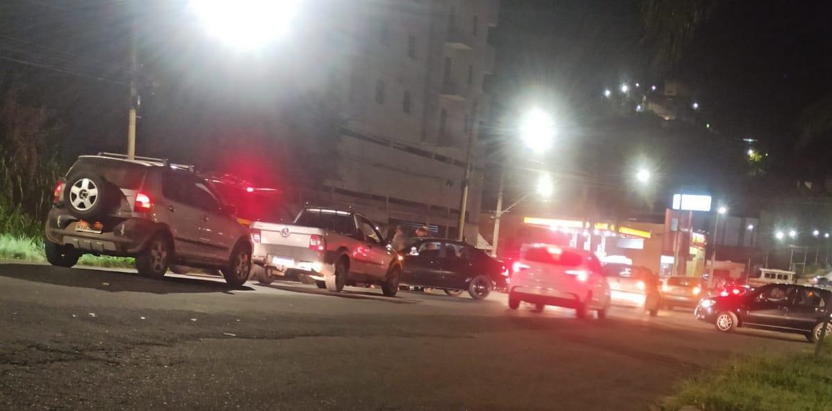 Viçosa: Colisão entre moto e carro em Silvestre deixa uma pessoa ferida