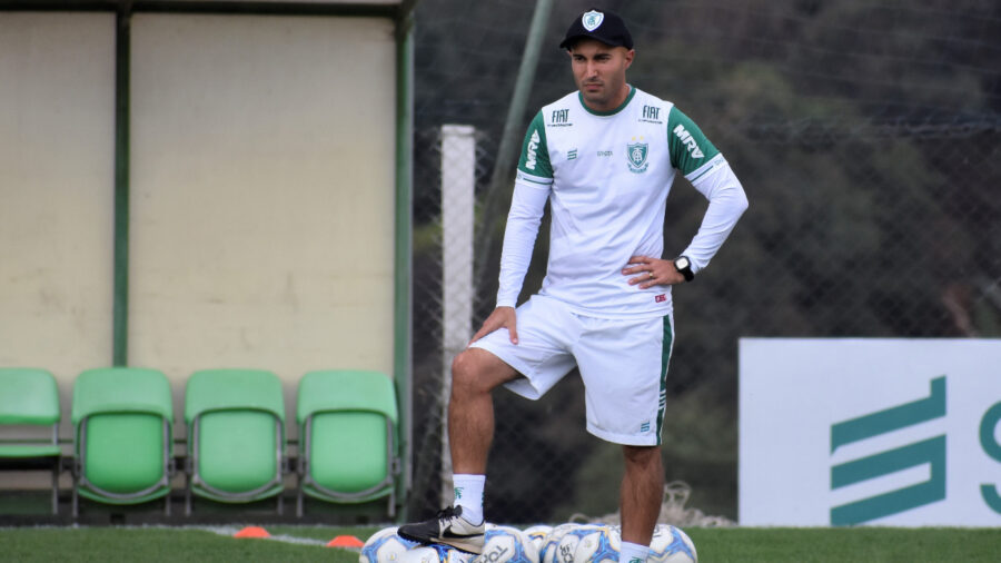 Novo técnico do América fez curso de futebol na UFV