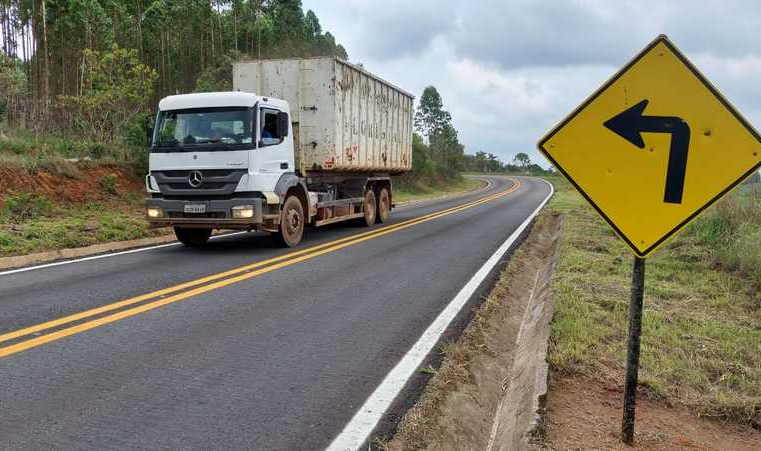 Veículos de grande porte terão restrições em rodovias estaduais durante feriados