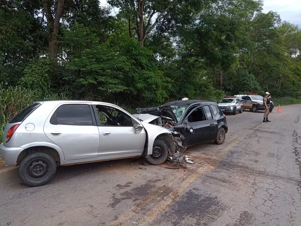 MG-133: após batida frontal, acidente deixa um morto e dois gravemente feridos