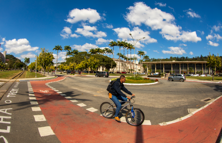 Prefeito sanciona lei que proíbe tráfego de alguns tipos de veículos na UFV