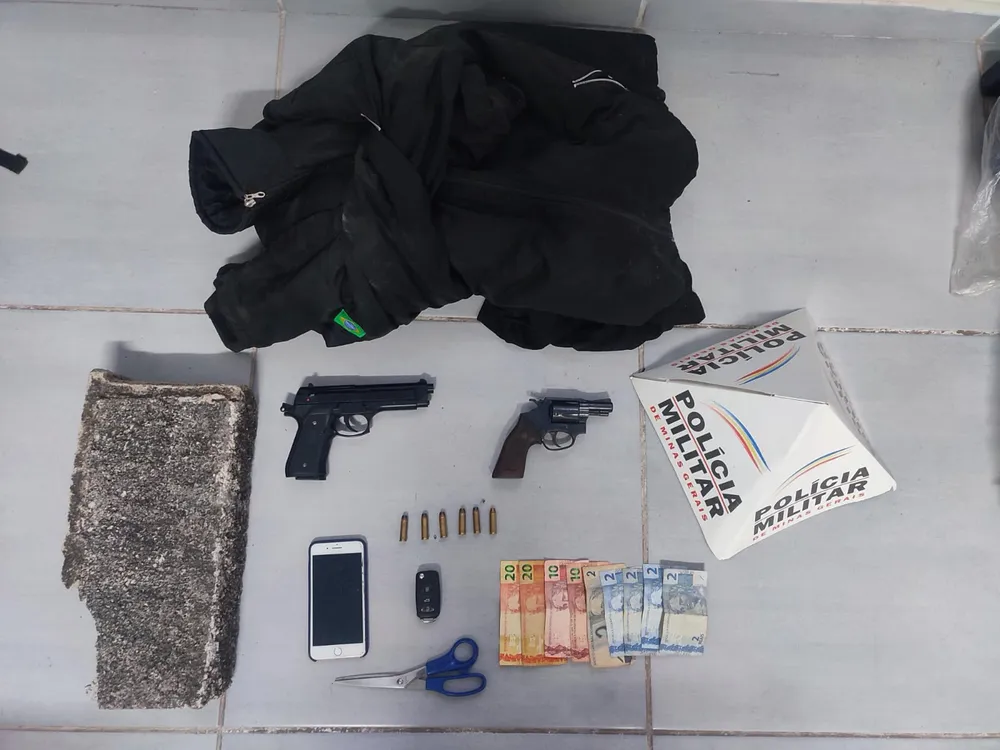 MG: homem armado enfrenta policiais a pedradas durante fuga